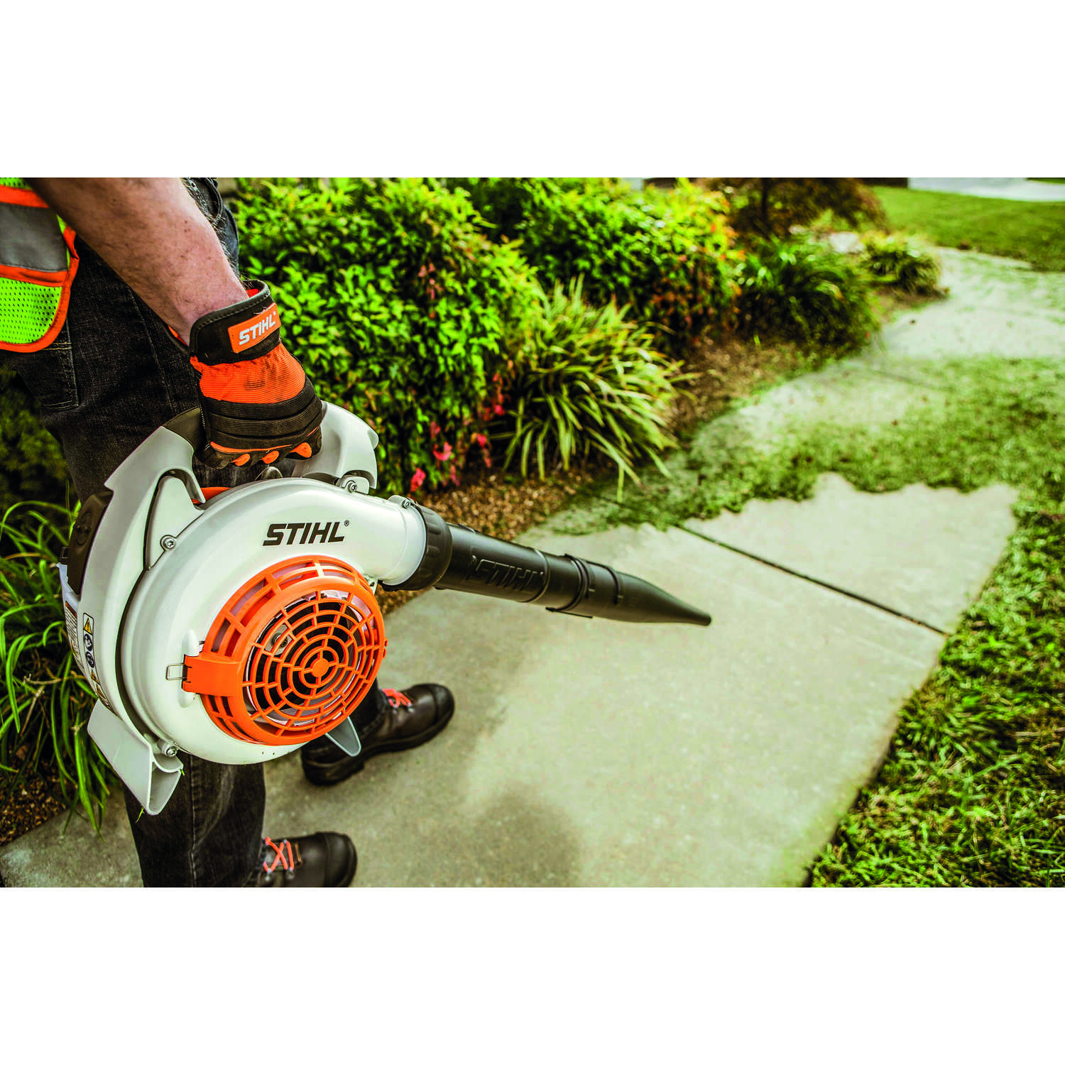 Roll Over to Zoom STIHL BG 86 166 mph 444 CFM Gas Handheld Leaf Blower