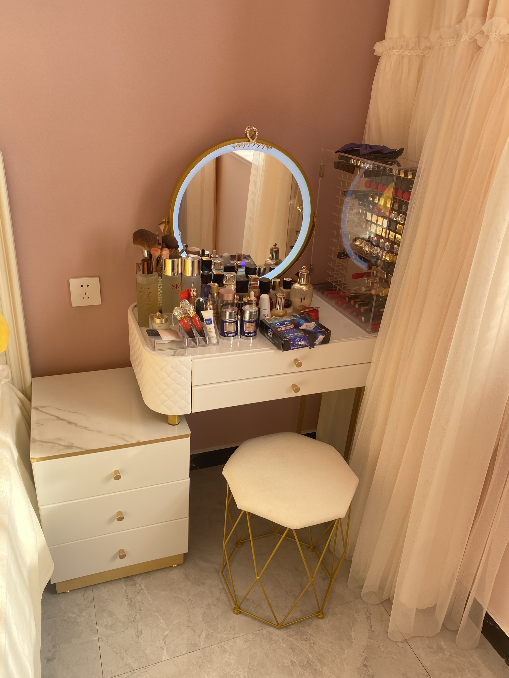 【Furniture】【BS】Nordic Dressing Table with Mirror, Stool & 3 Light Effect LED Mirrors, Golden Iron Dresser